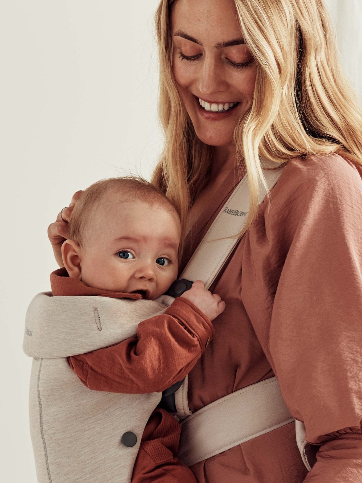 BabyBjörn Baby Carrier Mini, 3D Jersey, Light Beige | Newborn Carrier (7 - 25 lbs), Ergonomic, Easy - to - Use - mildlymama