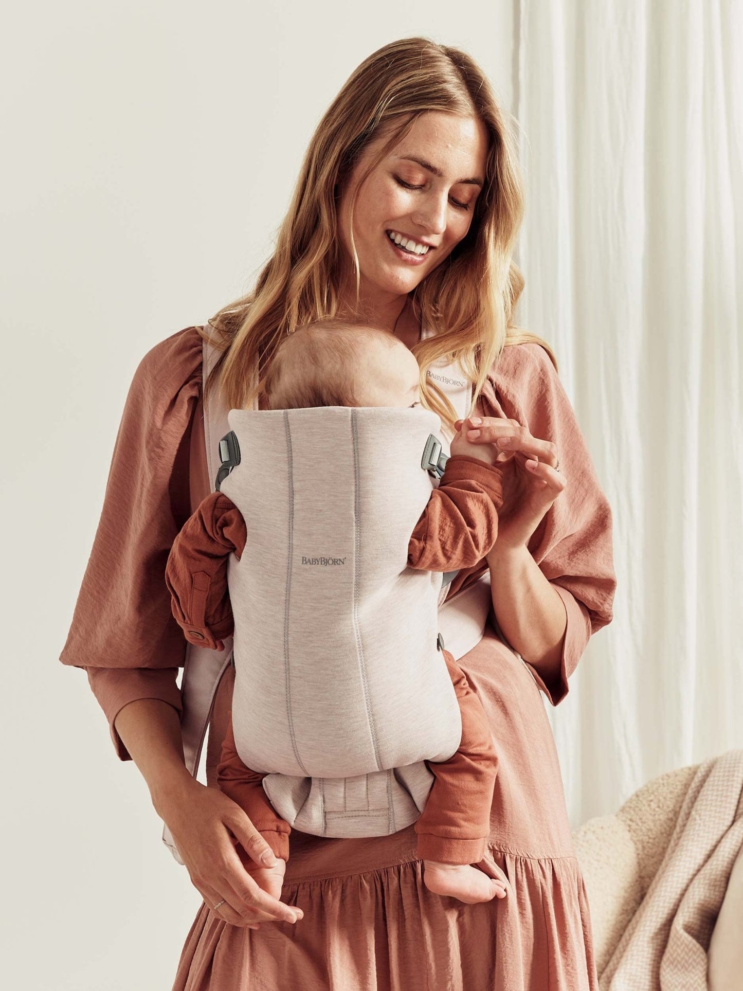 BabyBjörn Baby Carrier Mini, 3D Jersey, Light Beige | Newborn Carrier (7 - 25 lbs), Ergonomic, Easy - to - Use - mildlymama