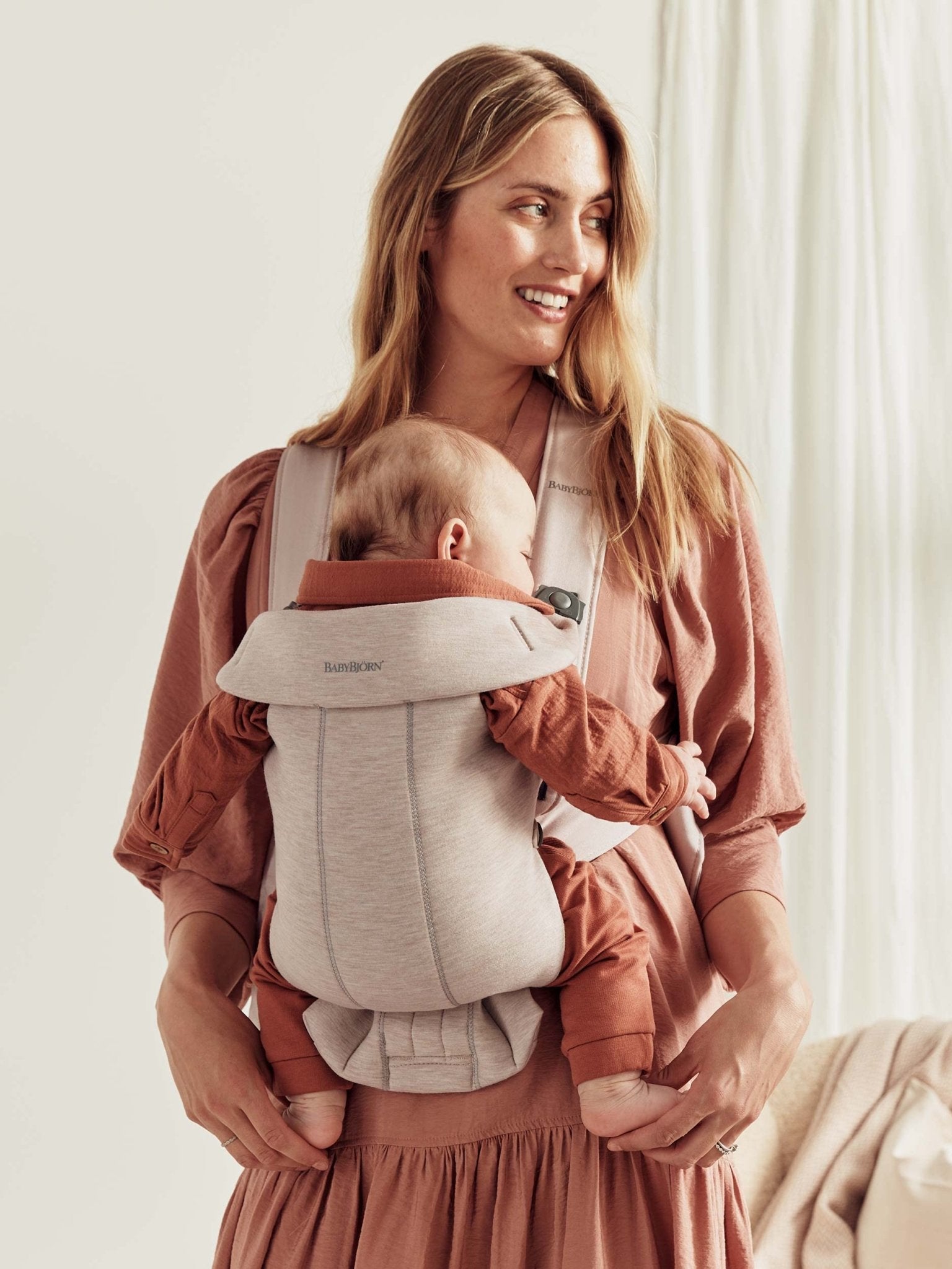 BabyBjörn Baby Carrier Mini, 3D Jersey, Light Beige | Newborn Carrier (7 - 25 lbs), Ergonomic, Easy - to - Use - mildlymama